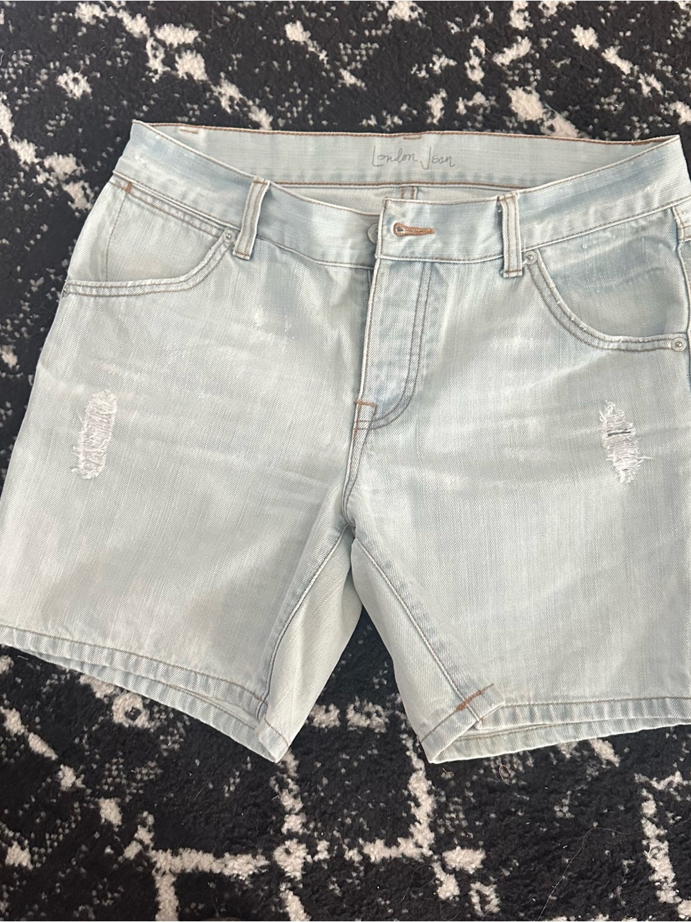 Victoria’s Secret LONDON JEAN Light Blue Distressed Denim Shorts sz 4
